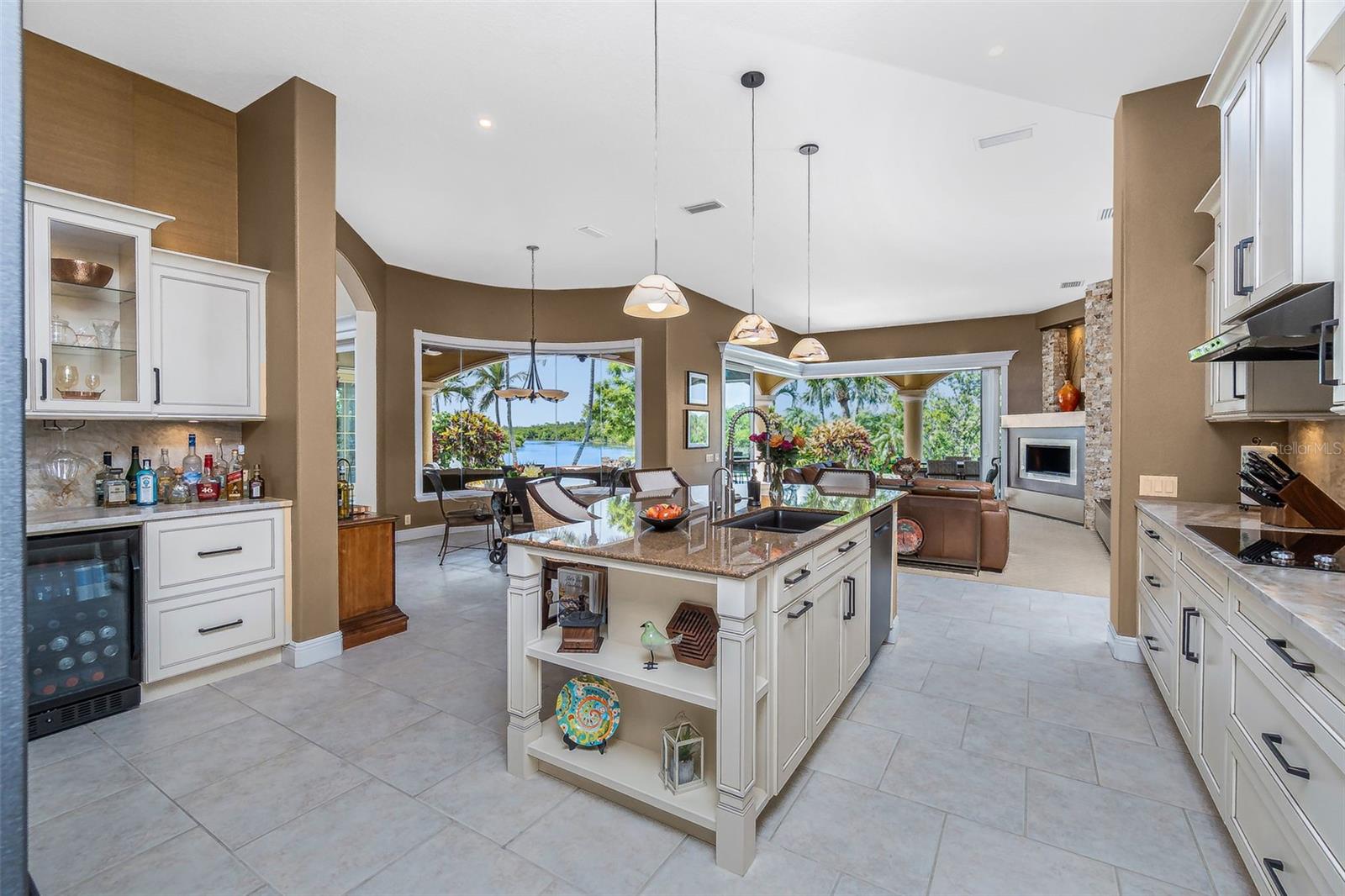 2000 MIDWAY ESTATES - Residential