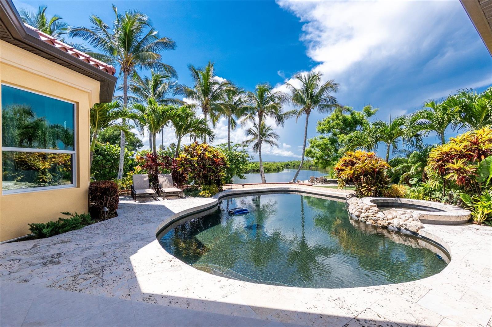 2000 MIDWAY ESTATES - Residential