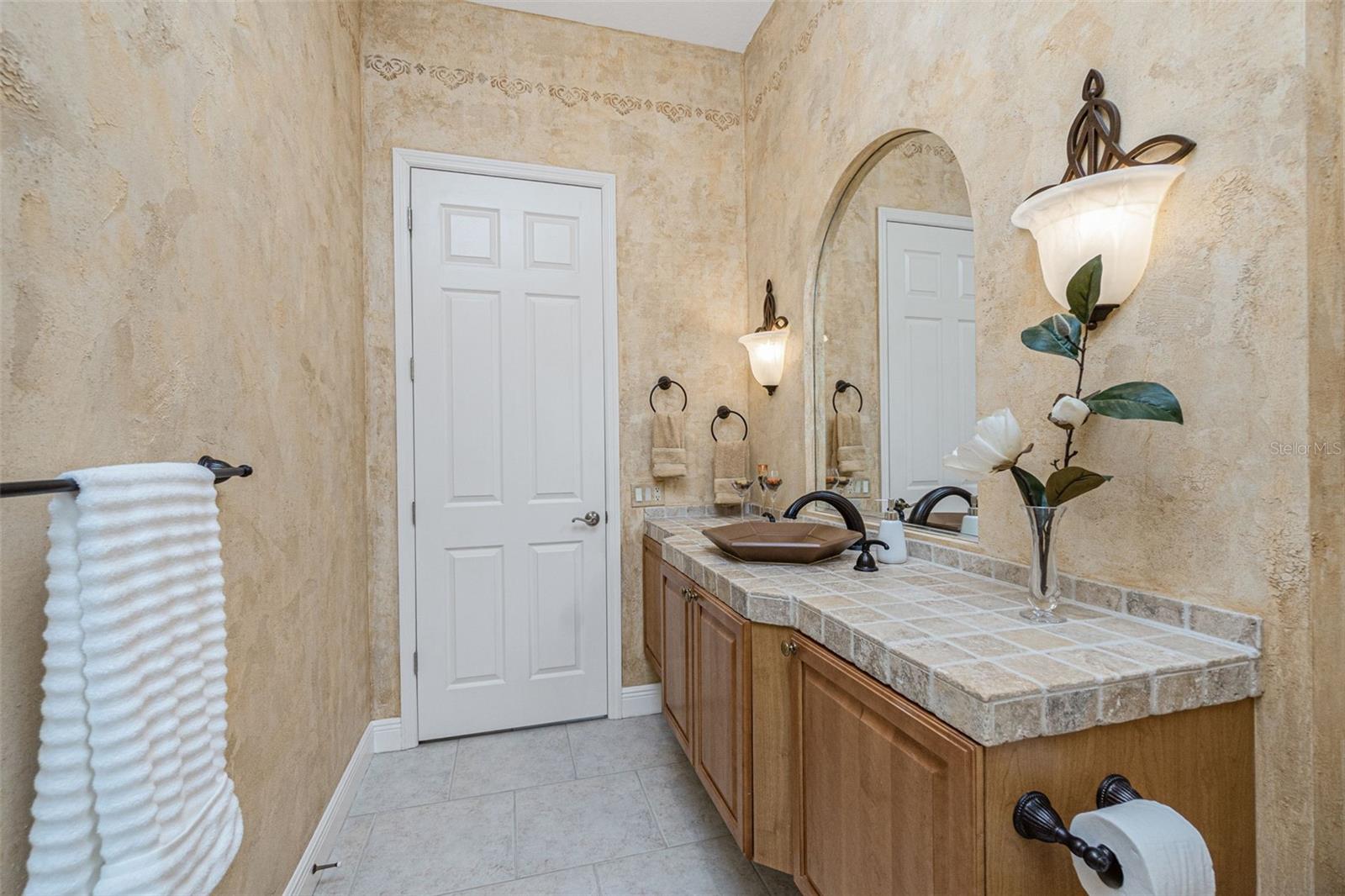 2000 MIDWAY ESTATES - Residential