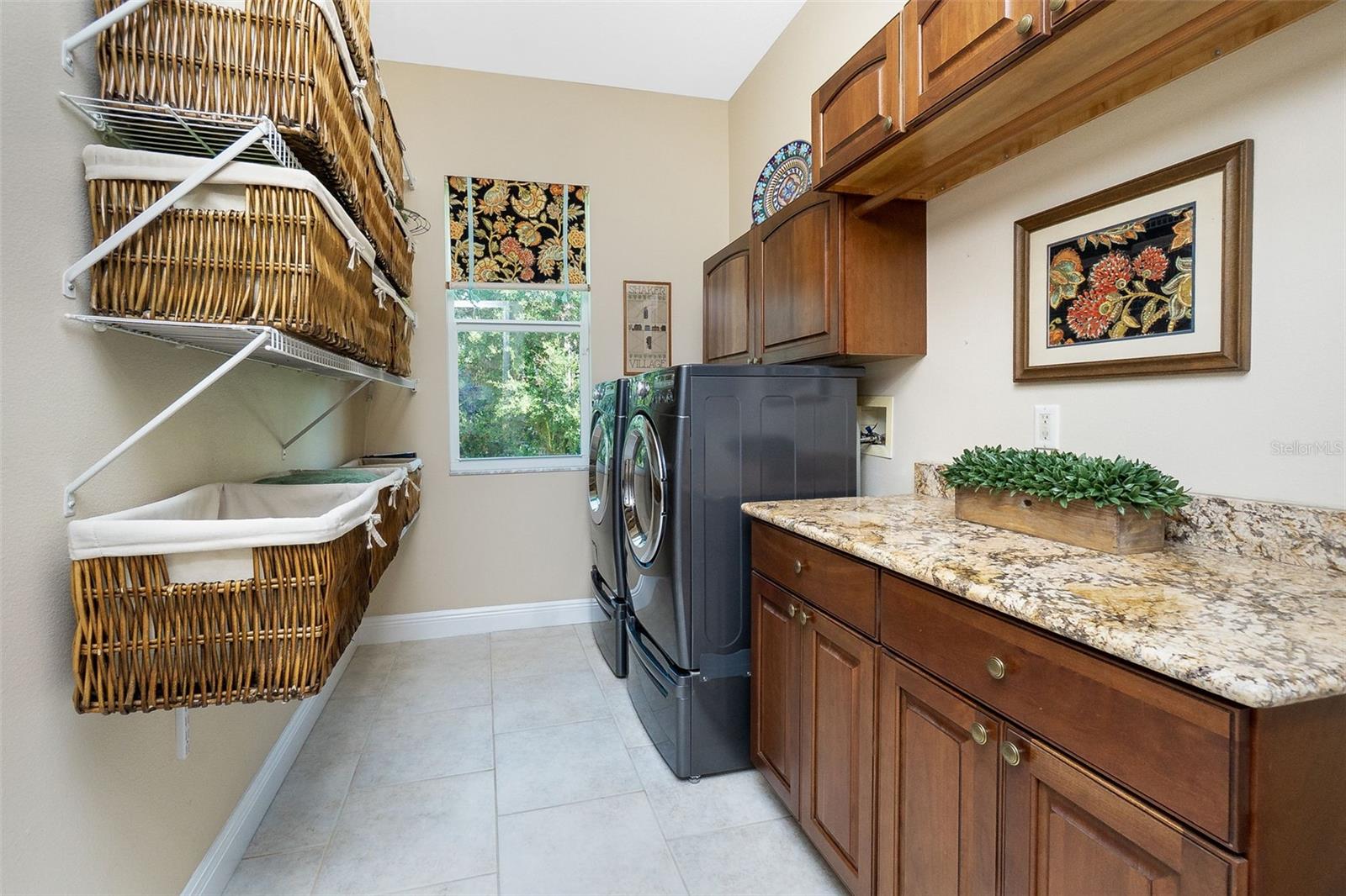 2000 MIDWAY ESTATES - Residential