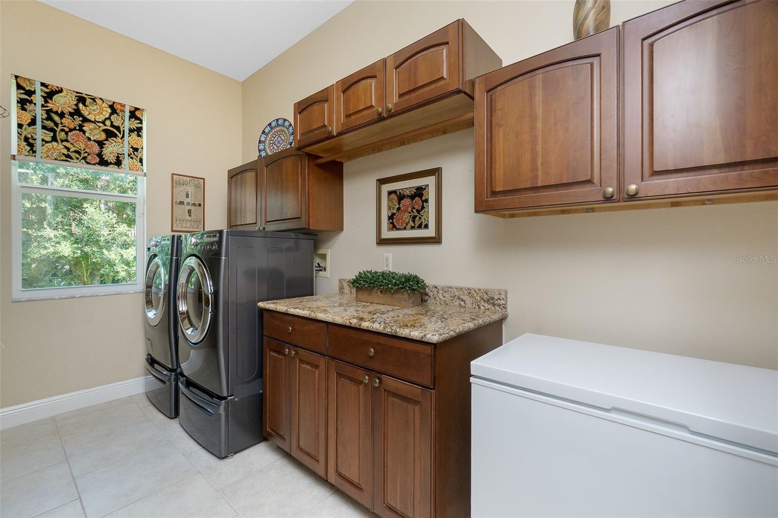 2000 MIDWAY ESTATES - Residential