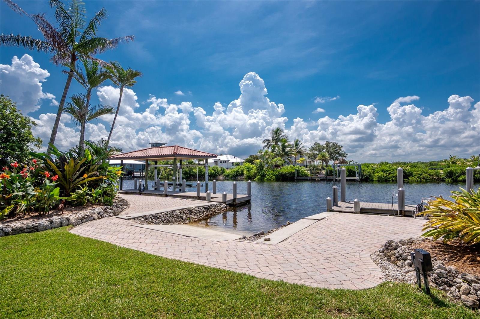 2000 MIDWAY ESTATES - Residential