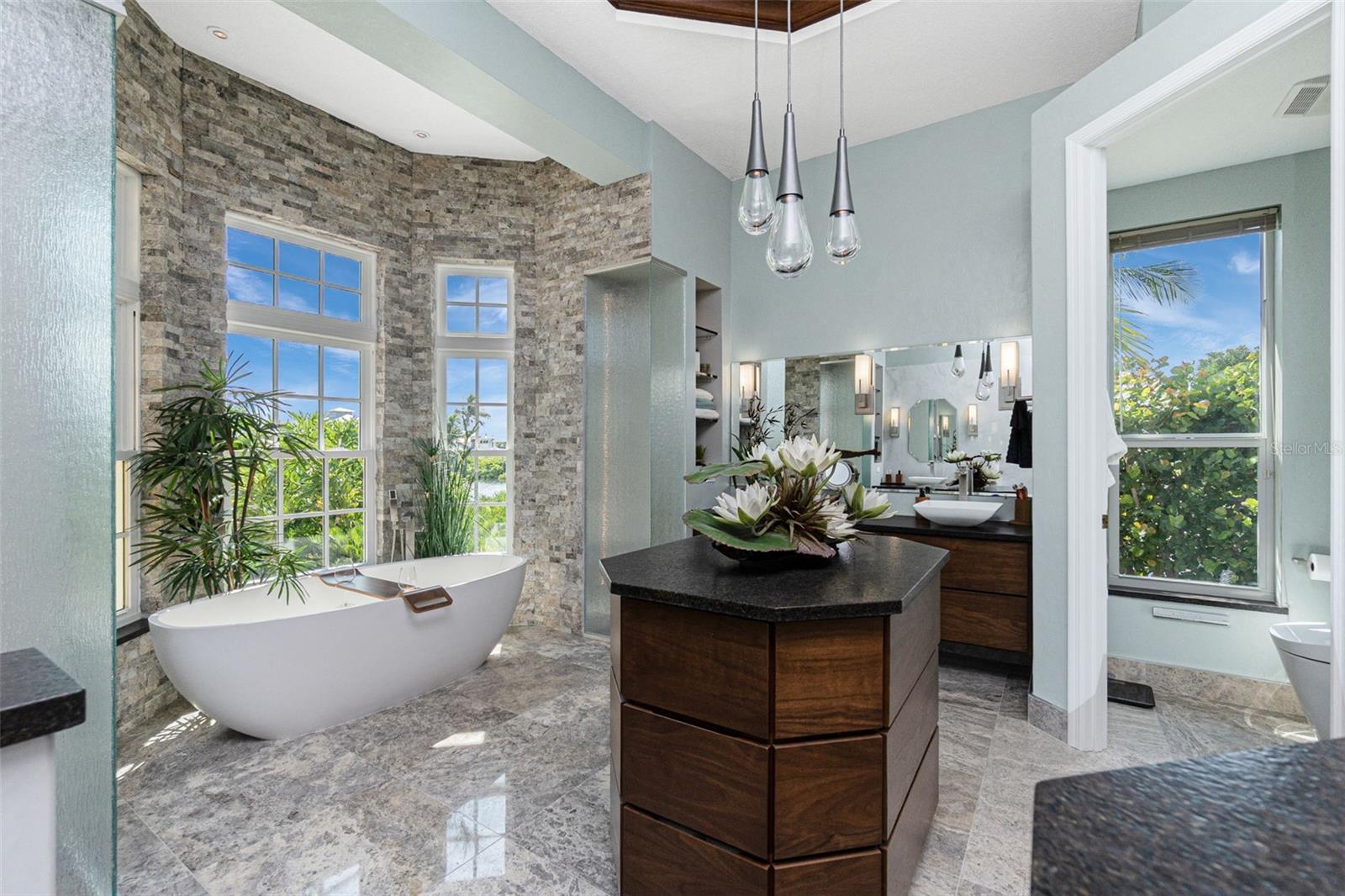 2000 MIDWAY ESTATES - Residential