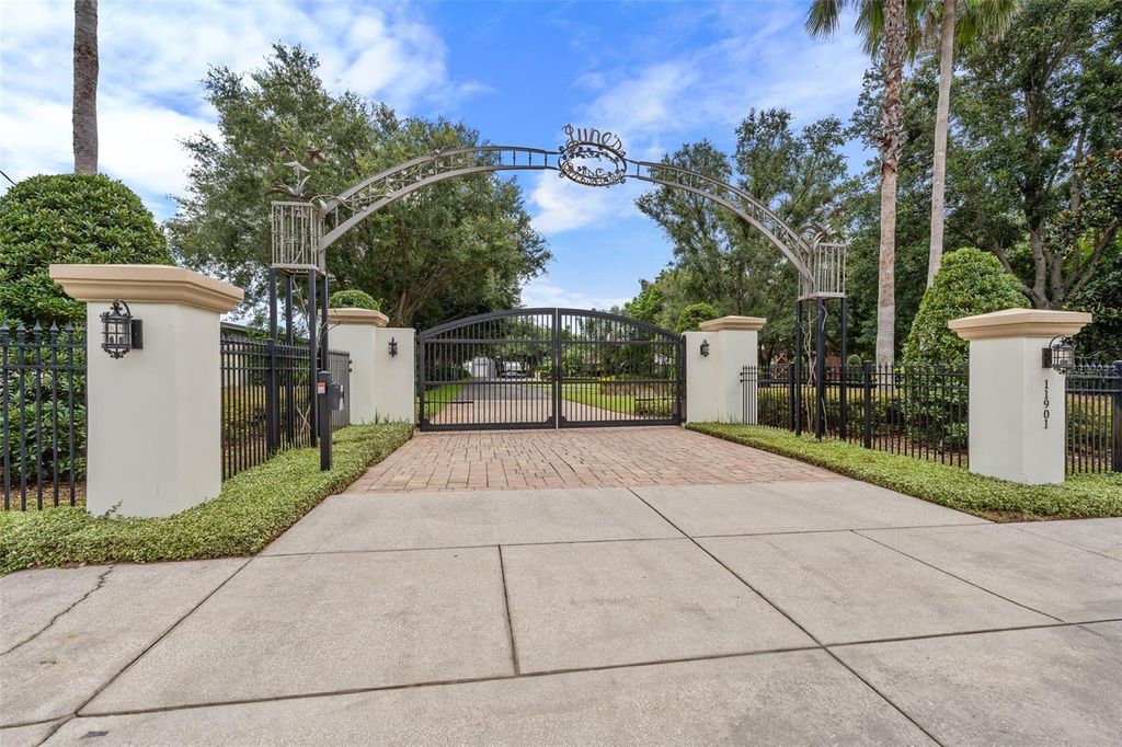 Photo of 11901 Fort King Highway, Thonotosassa, FL 33592 (MLS # TB8413142)