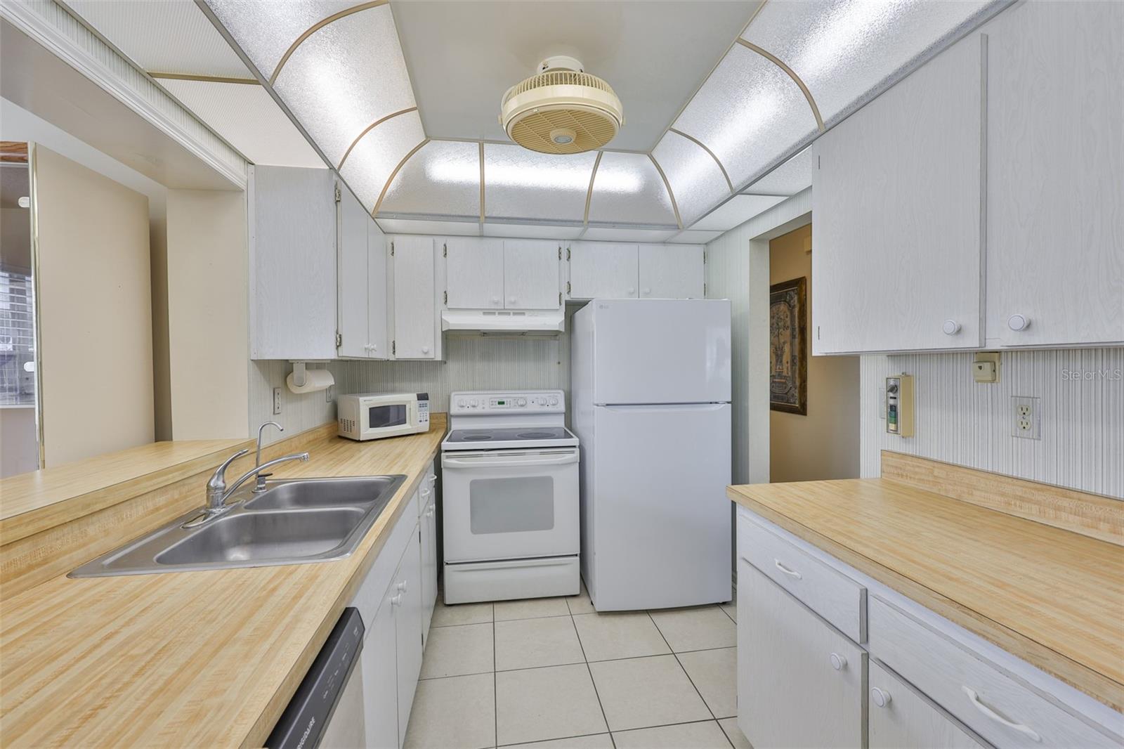 CAMBRIDGE M CONDO REV - Residential Lease