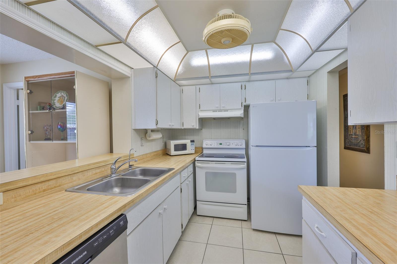 CAMBRIDGE M CONDO REV - Residential Lease