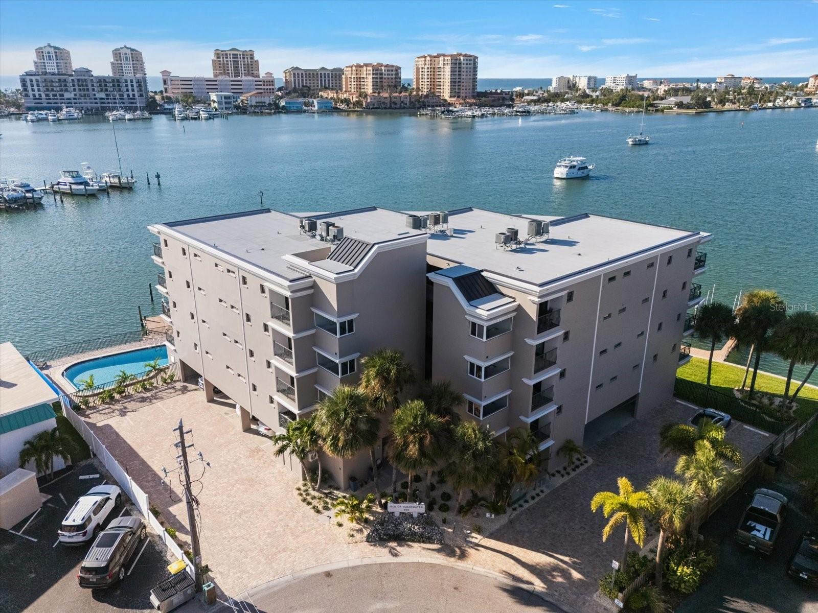 200 DOLPHIN POINT 301