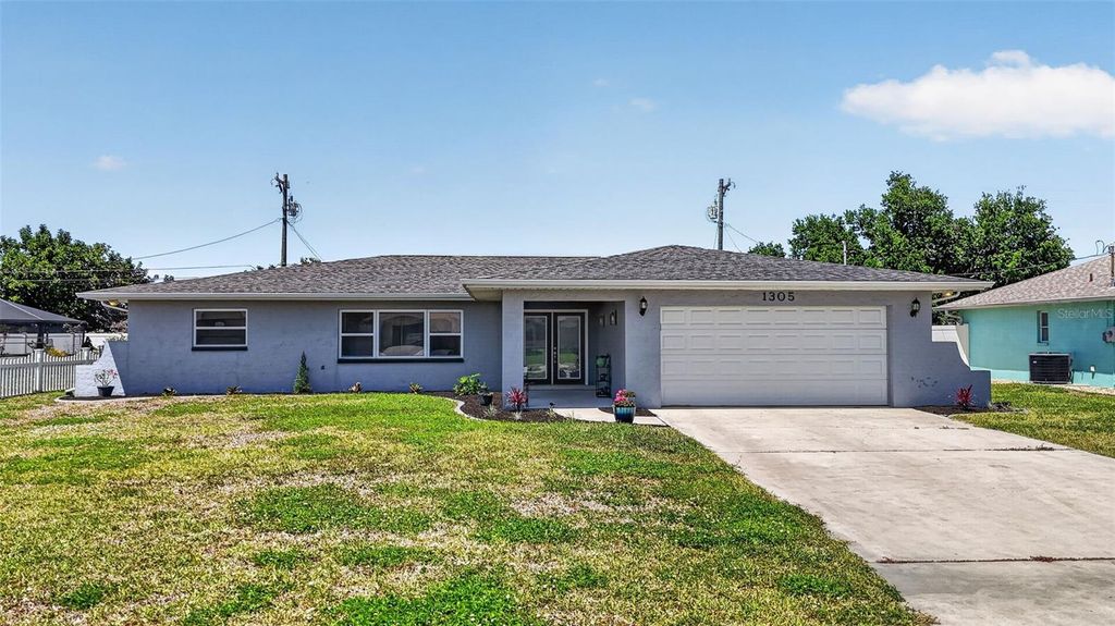 Photo of 1305 SE 37th Terrace, Cape Coral, FL 33904 (MLS # C7525433)