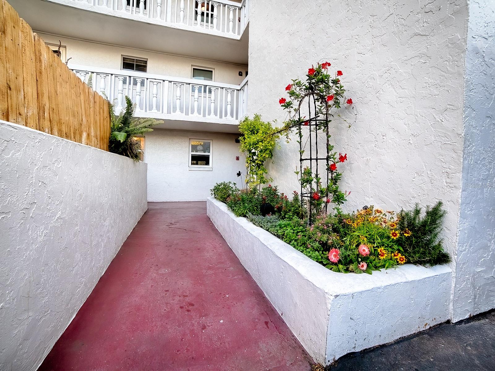 MOUNT DORA VILLA DORA CONDO UNIT 01 - Residential