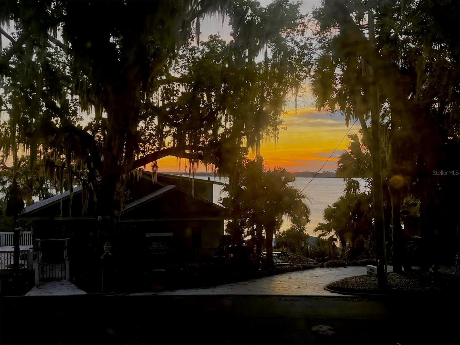 MOUNT DORA VILLA DORA CONDO UNIT 01 - Residential