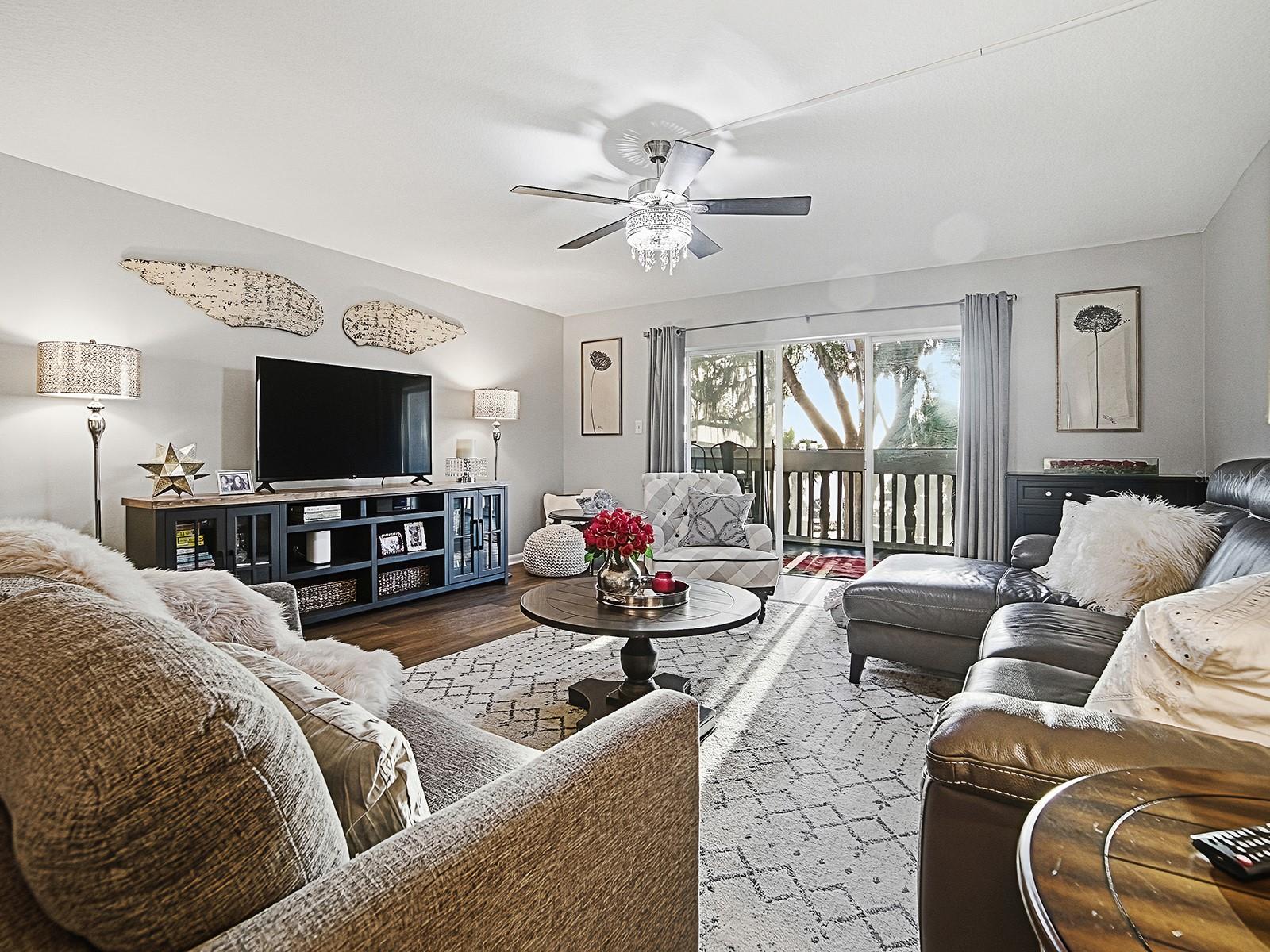 MOUNT DORA VILLA DORA CONDO UNIT 01 - Residential