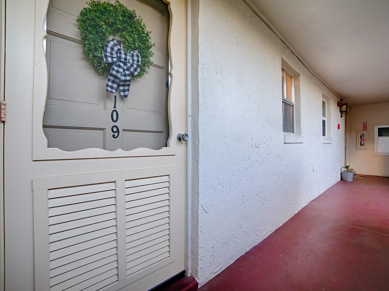 MOUNT DORA VILLA DORA CONDO UNIT 01 - Residential