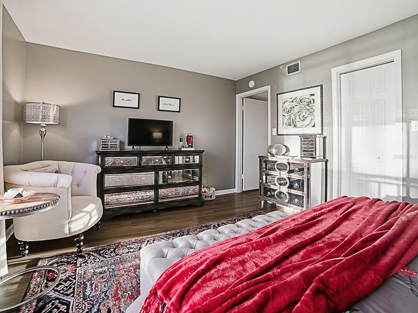 MOUNT DORA VILLA DORA CONDO UNIT 01 - Residential