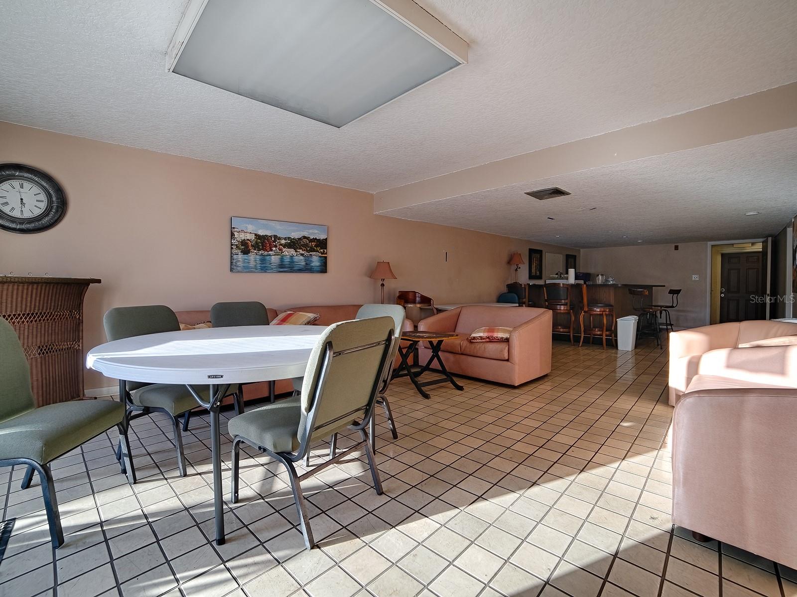 MOUNT DORA VILLA DORA CONDO UNIT 01 - Residential