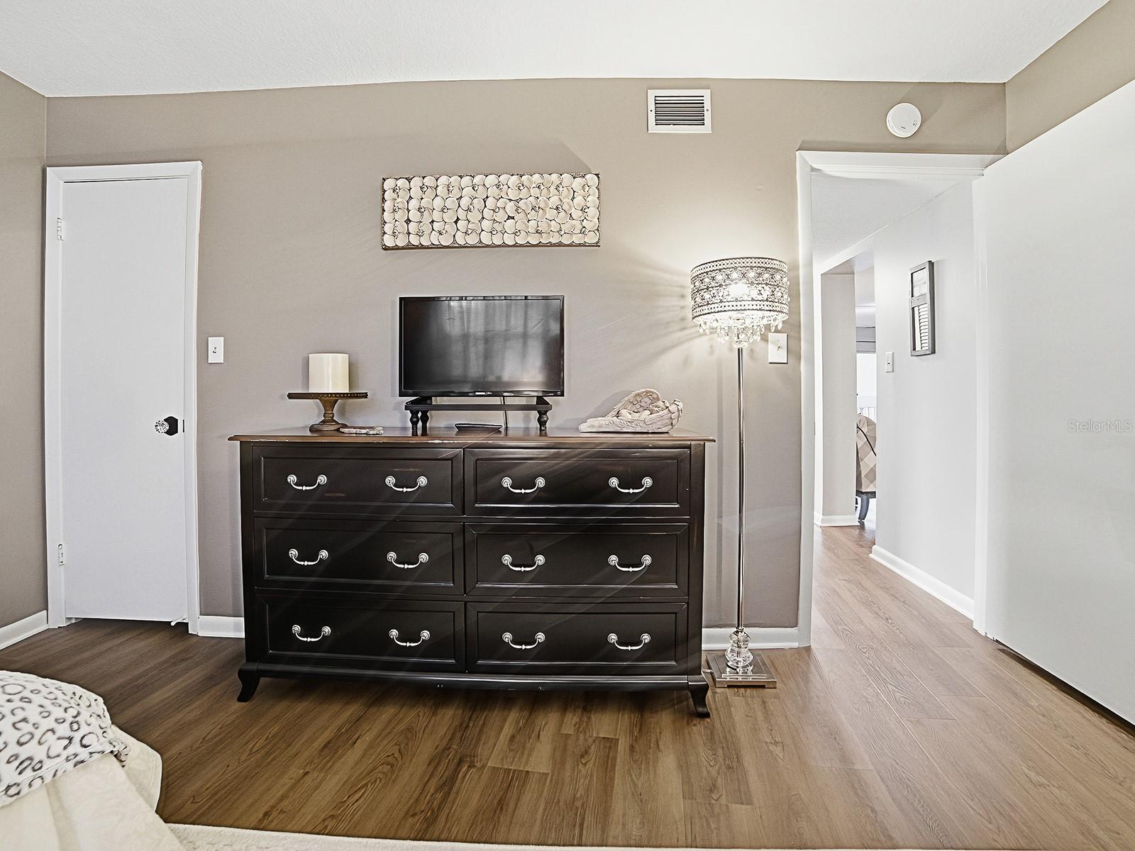 MOUNT DORA VILLA DORA CONDO UNIT 01 - Residential