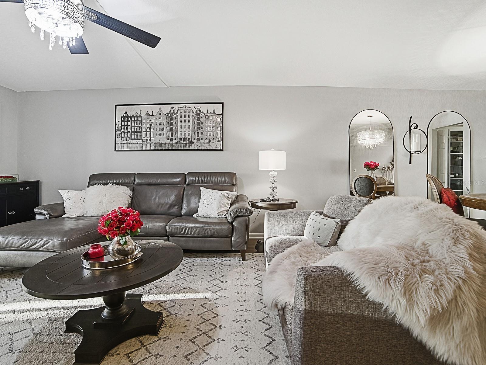 MOUNT DORA VILLA DORA CONDO UNIT 01 - Residential