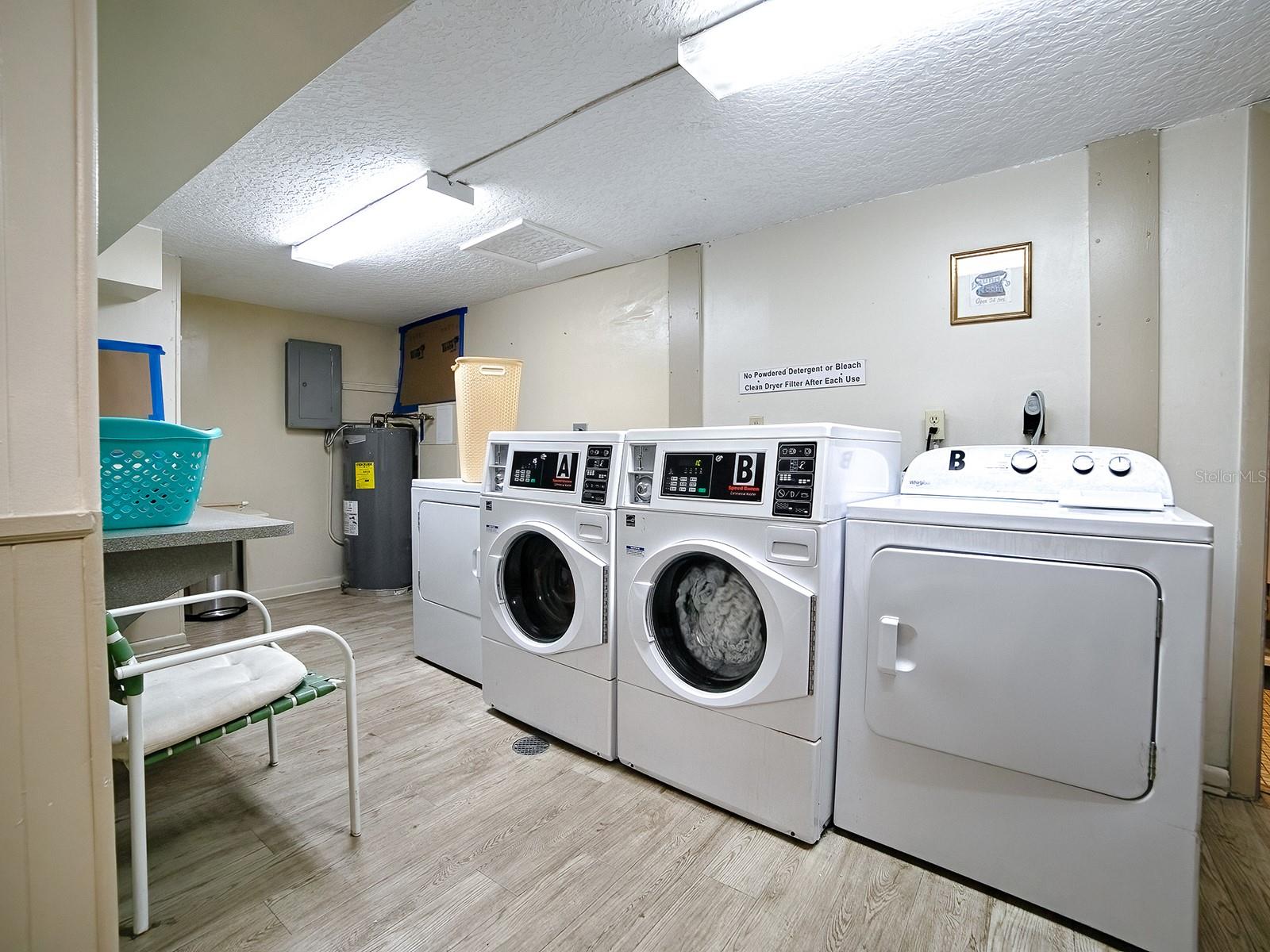 MOUNT DORA VILLA DORA CONDO UNIT 01 - Residential