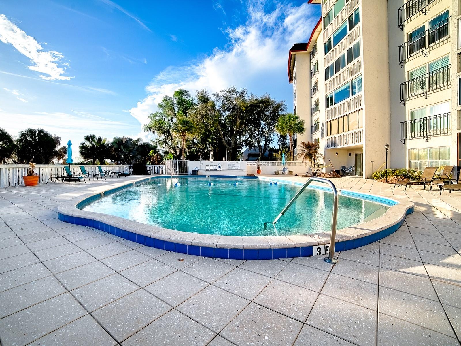 MOUNT DORA VILLA DORA CONDO UNIT 01 - Residential