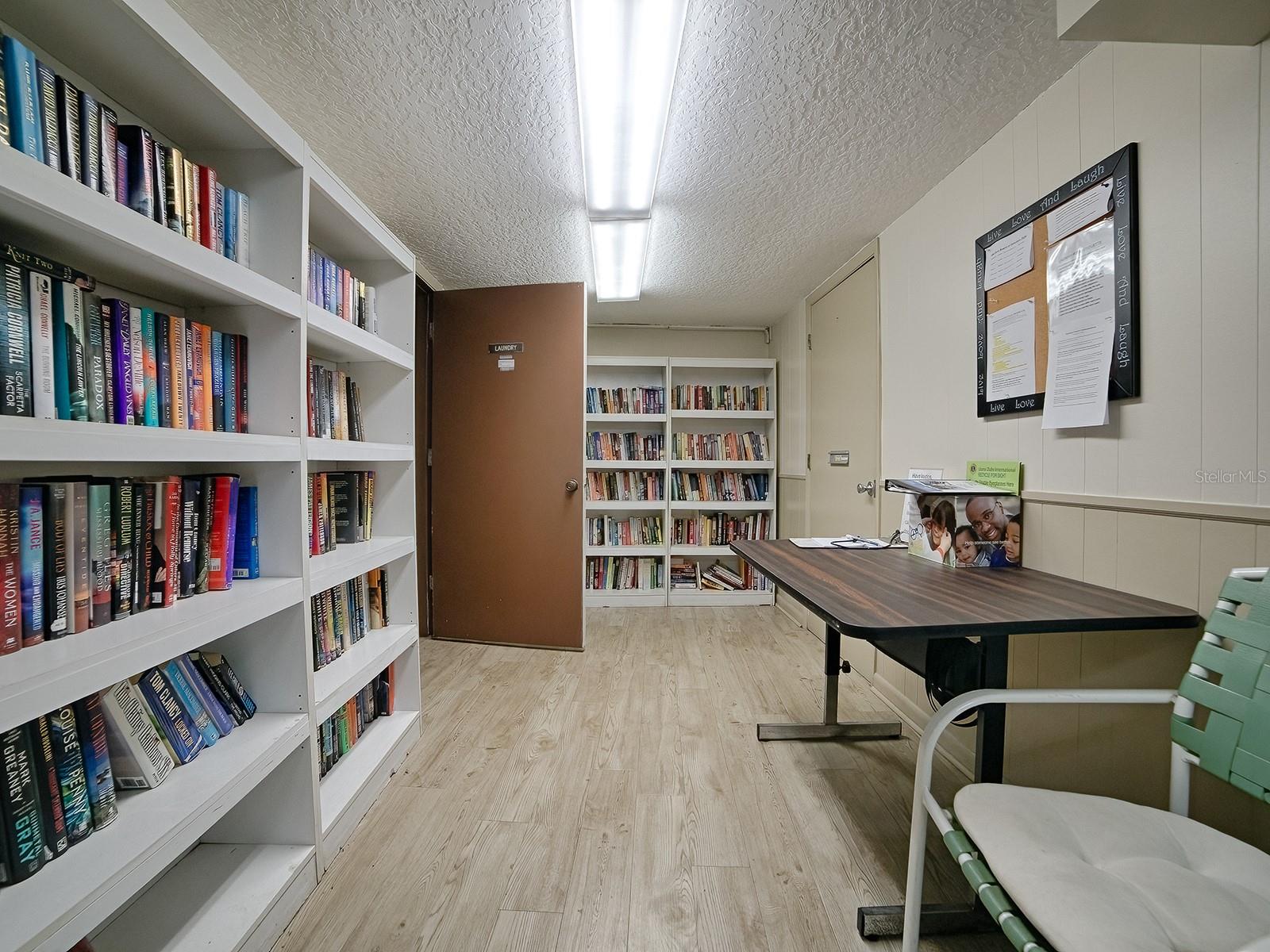 MOUNT DORA VILLA DORA CONDO UNIT 01 - Residential