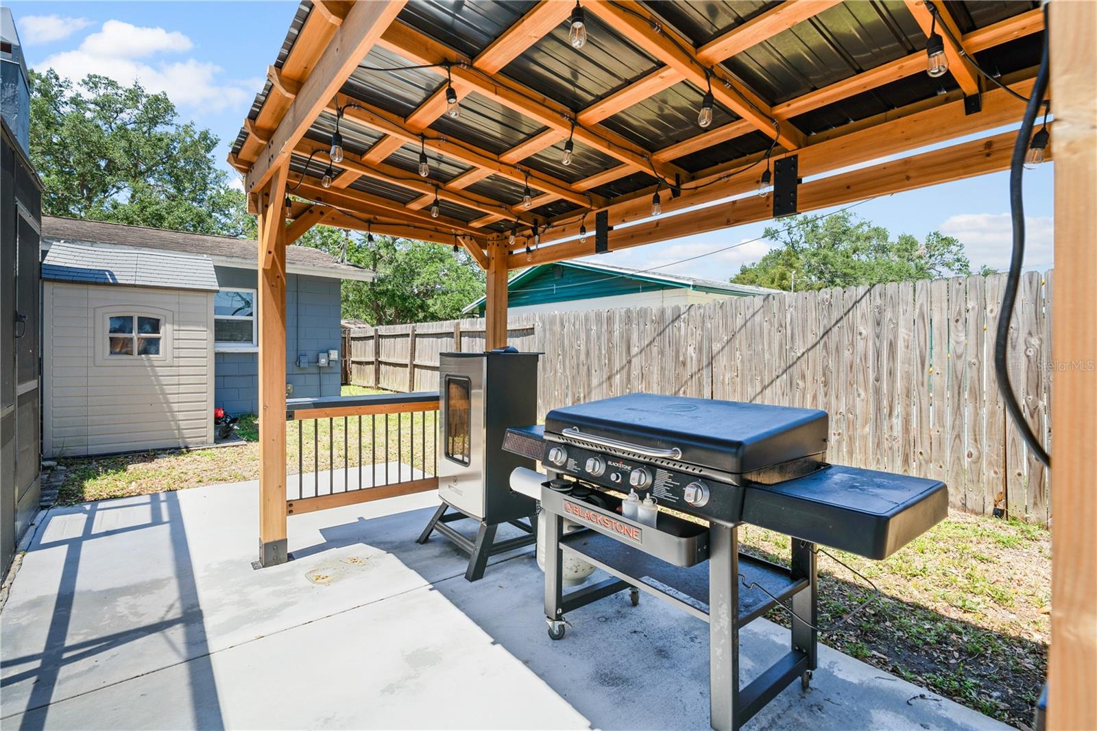 COLLEGE MANOR - Residential