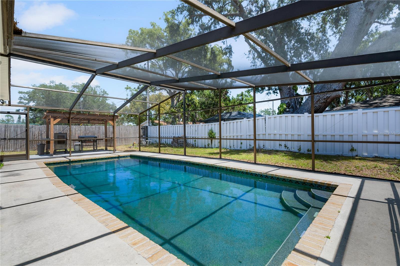 COLLEGE MANOR - Residential