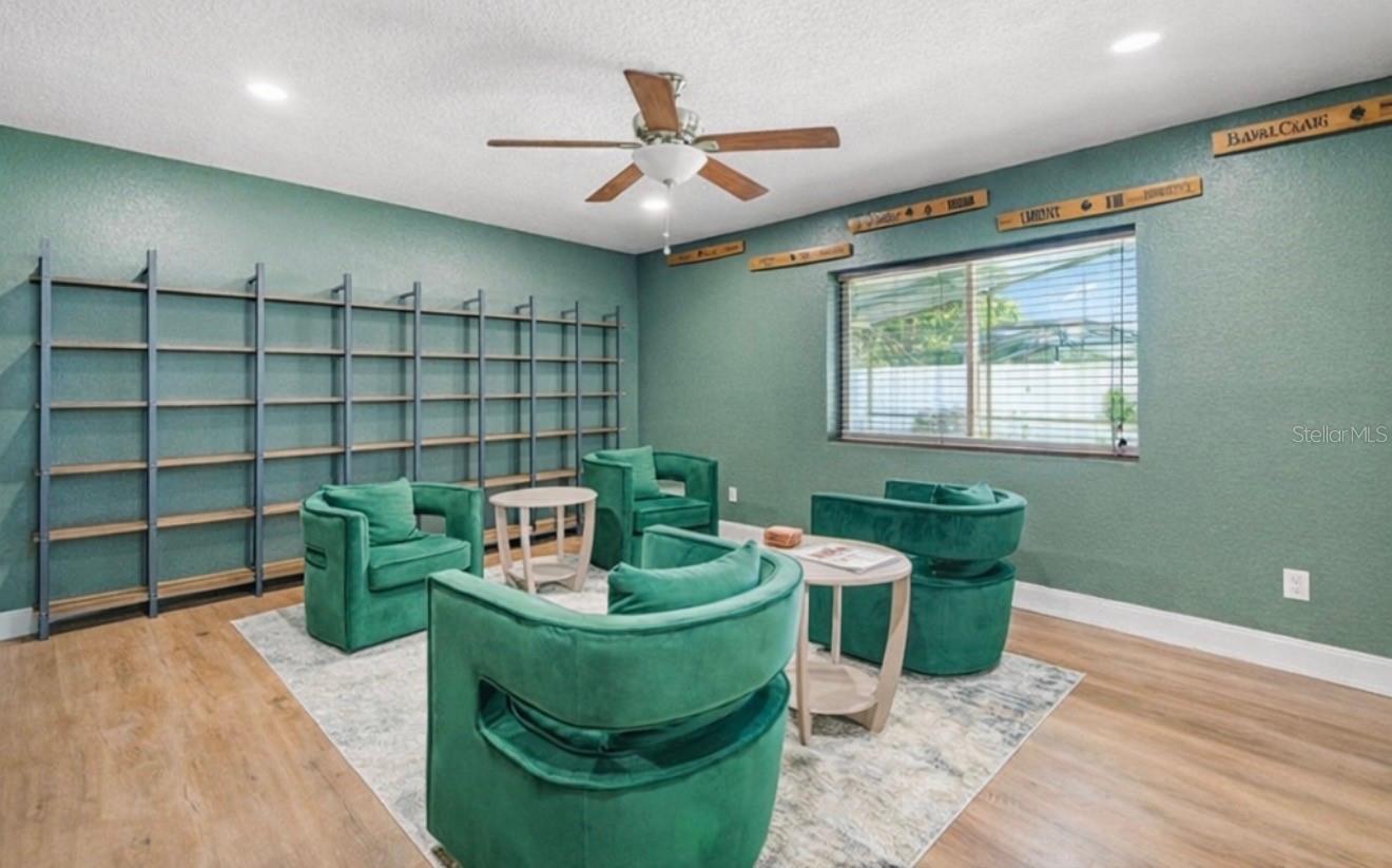 COLLEGE MANOR - Residential