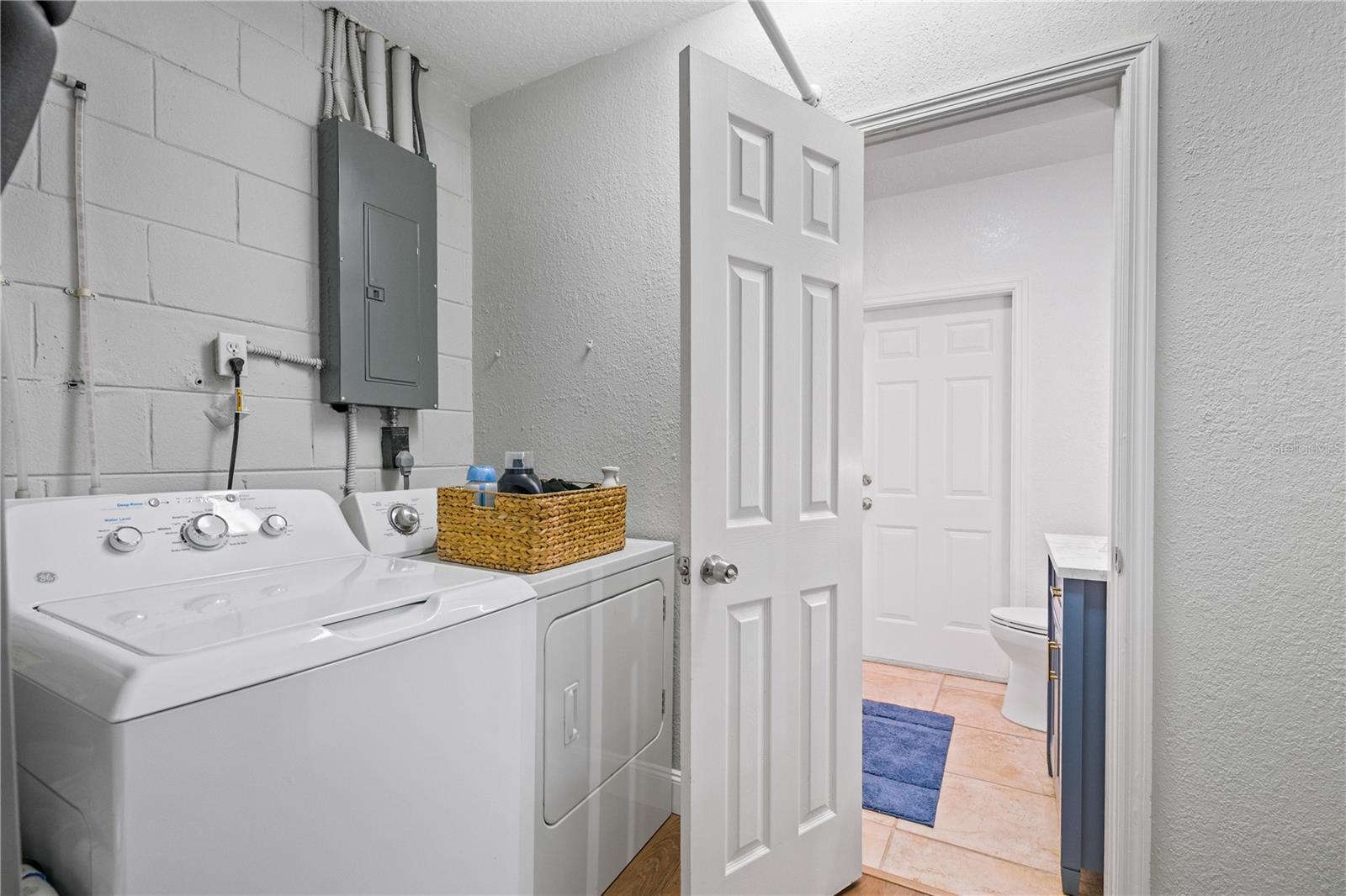 COLLEGE MANOR - Residential