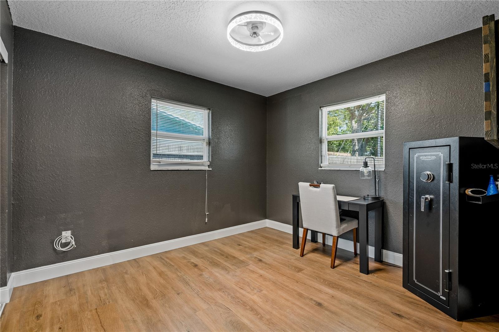 COLLEGE MANOR - Residential