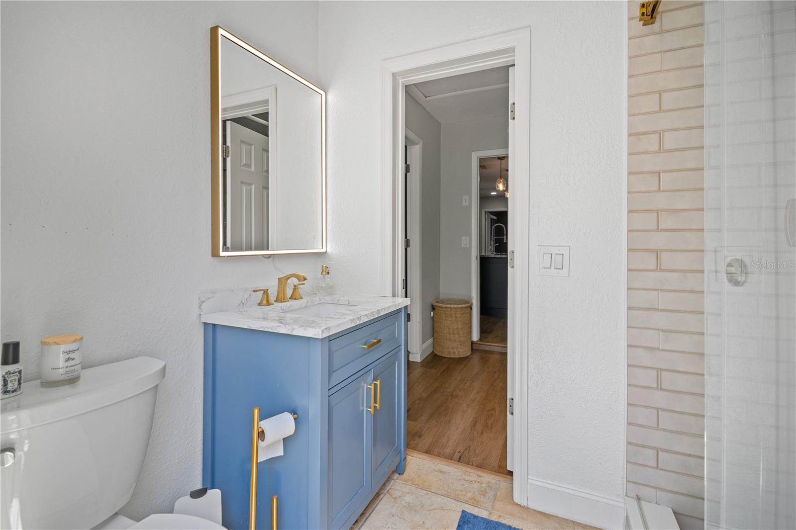 COLLEGE MANOR - Residential