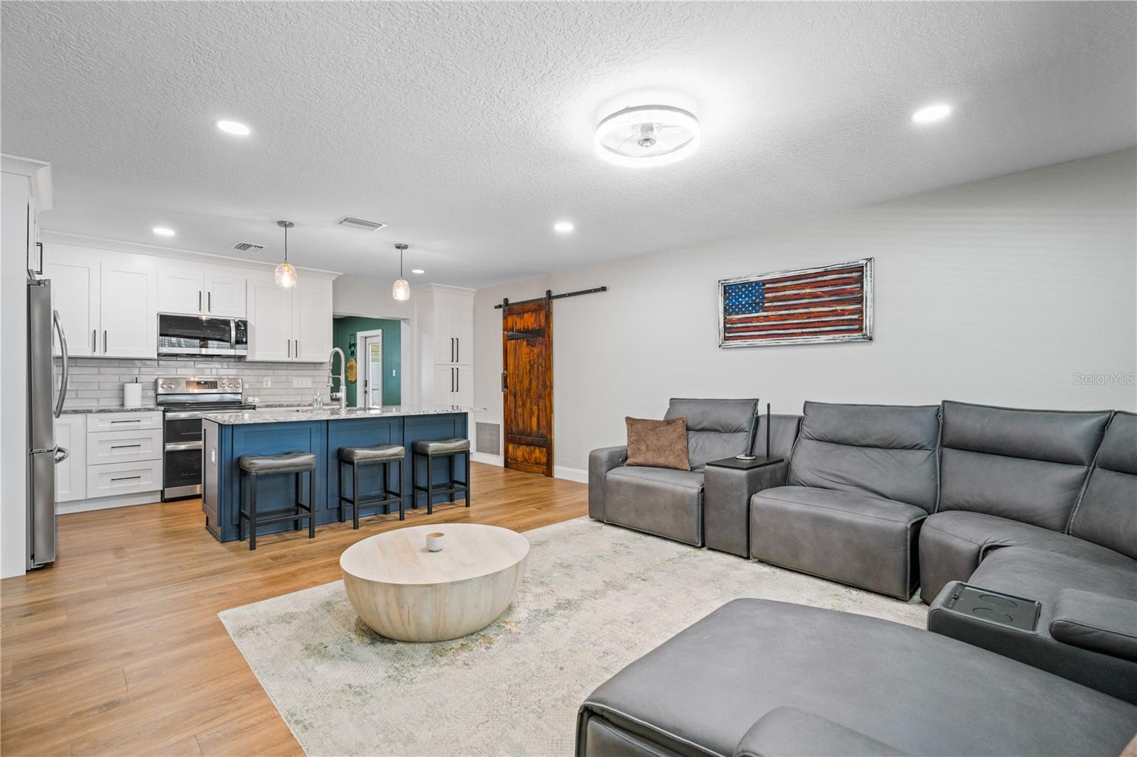 COLLEGE MANOR - Residential