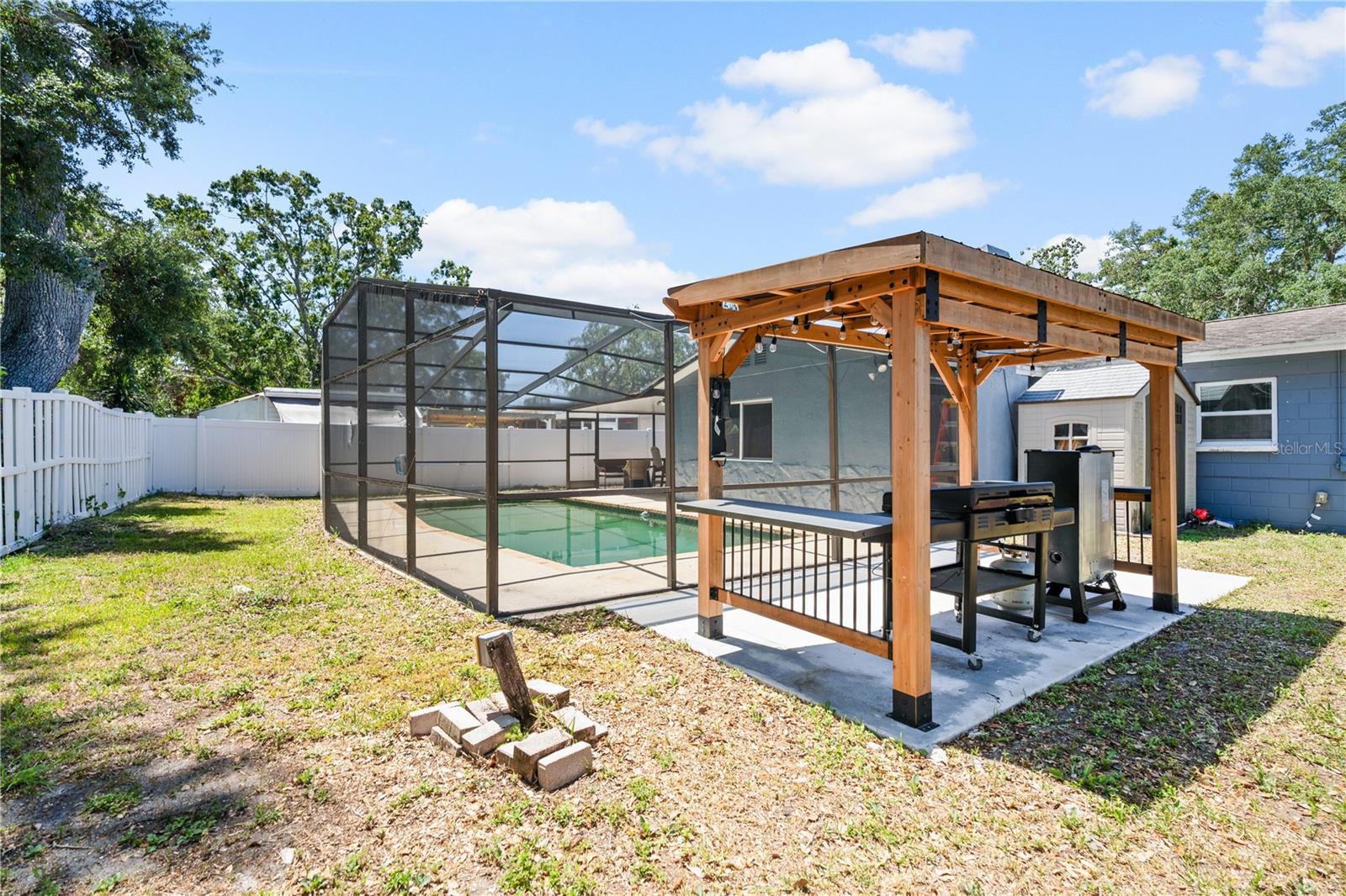 COLLEGE MANOR - Residential