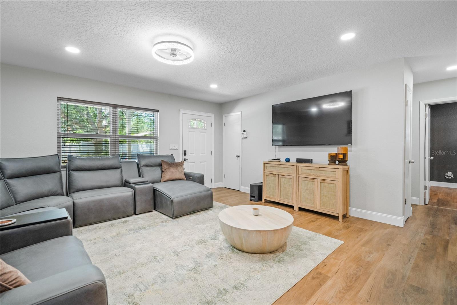 COLLEGE MANOR - Residential