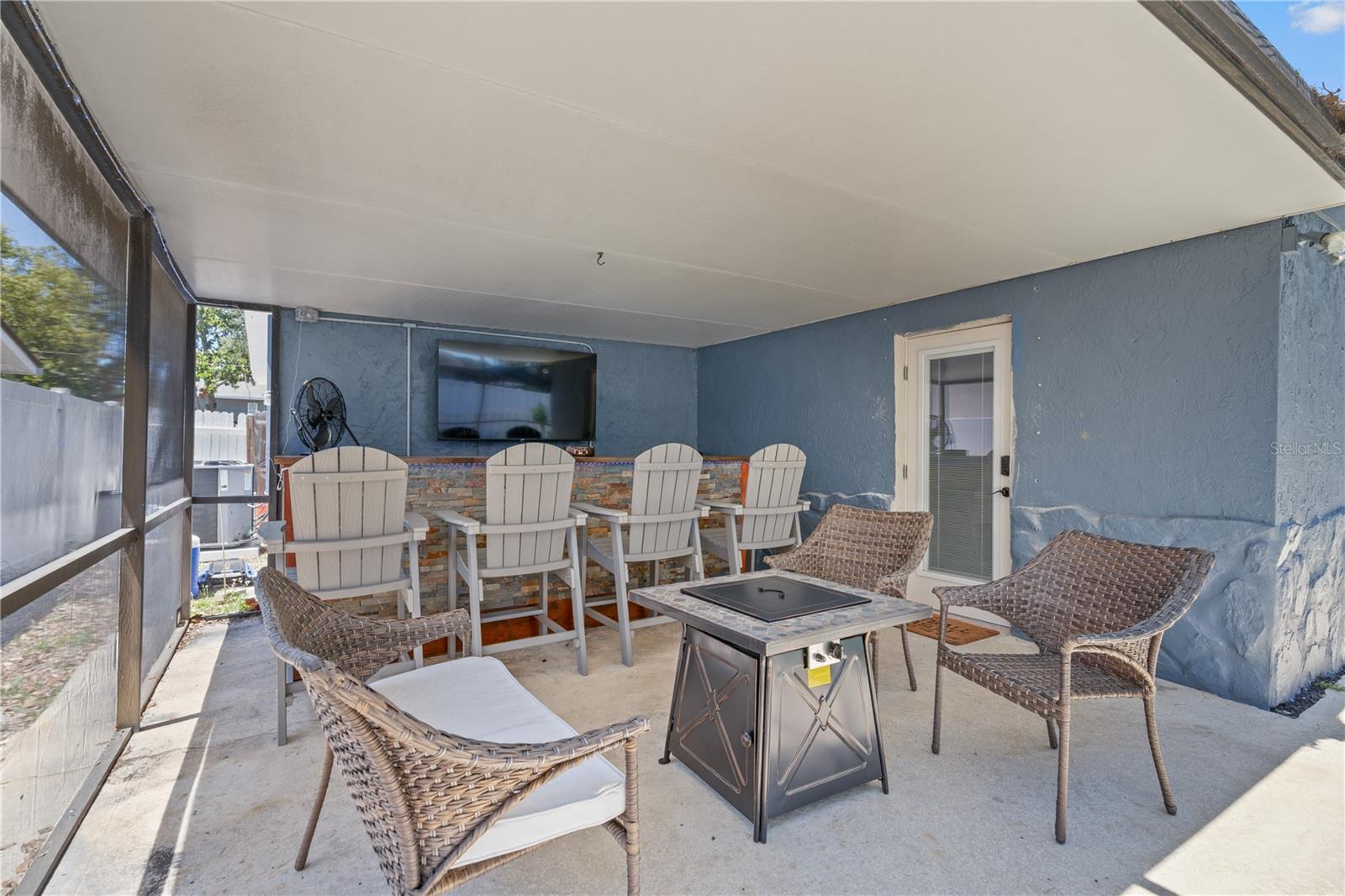 COLLEGE MANOR - Residential