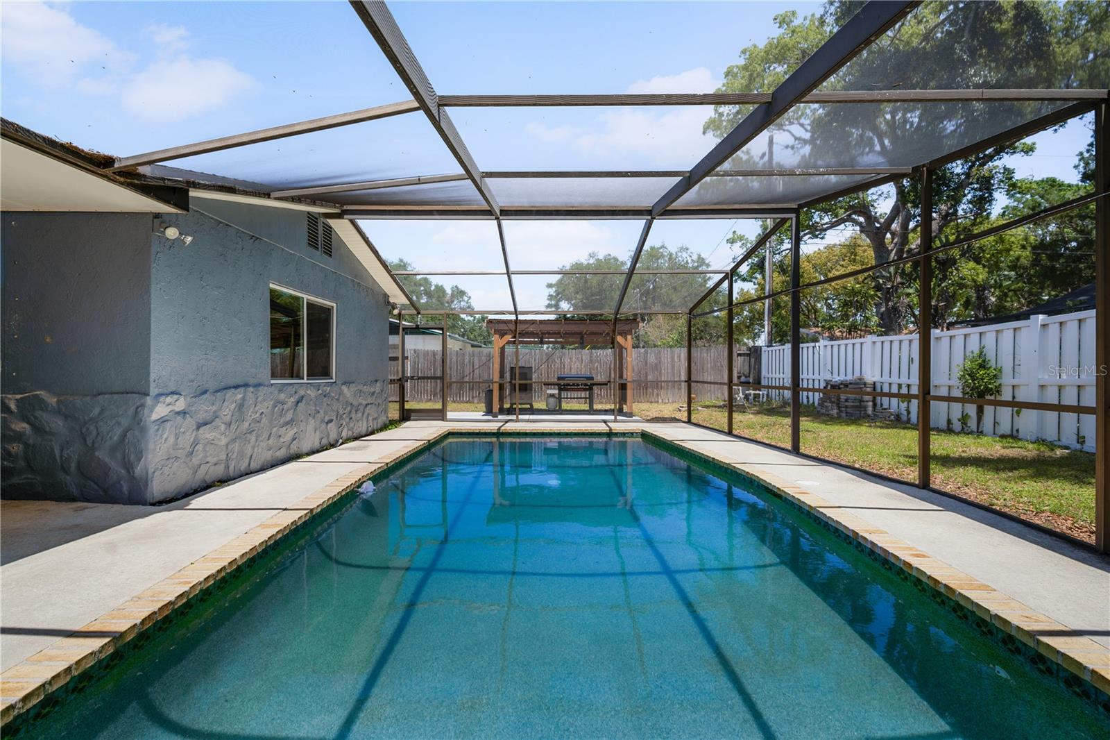 COLLEGE MANOR - Residential