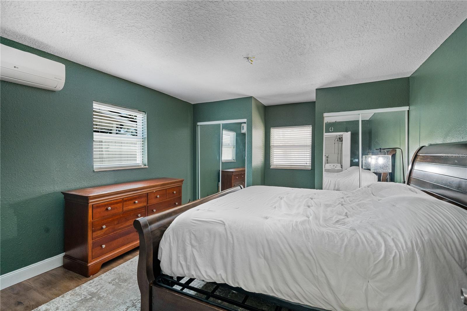 COLLEGE MANOR - Residential