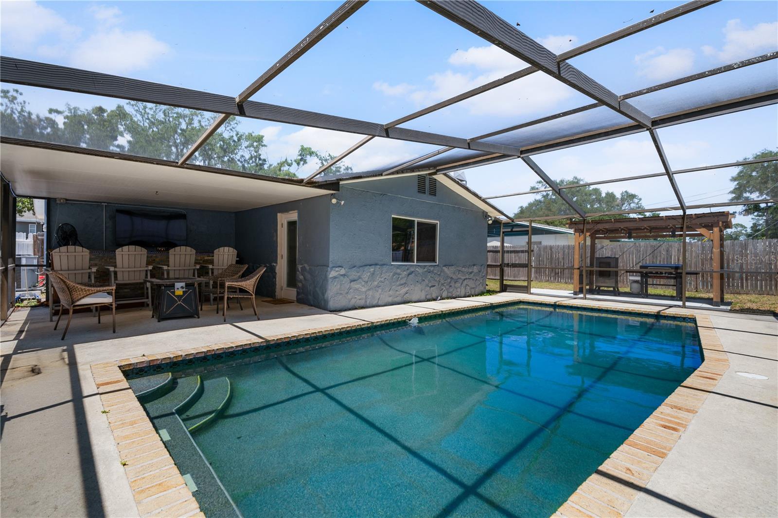 COLLEGE MANOR - Residential