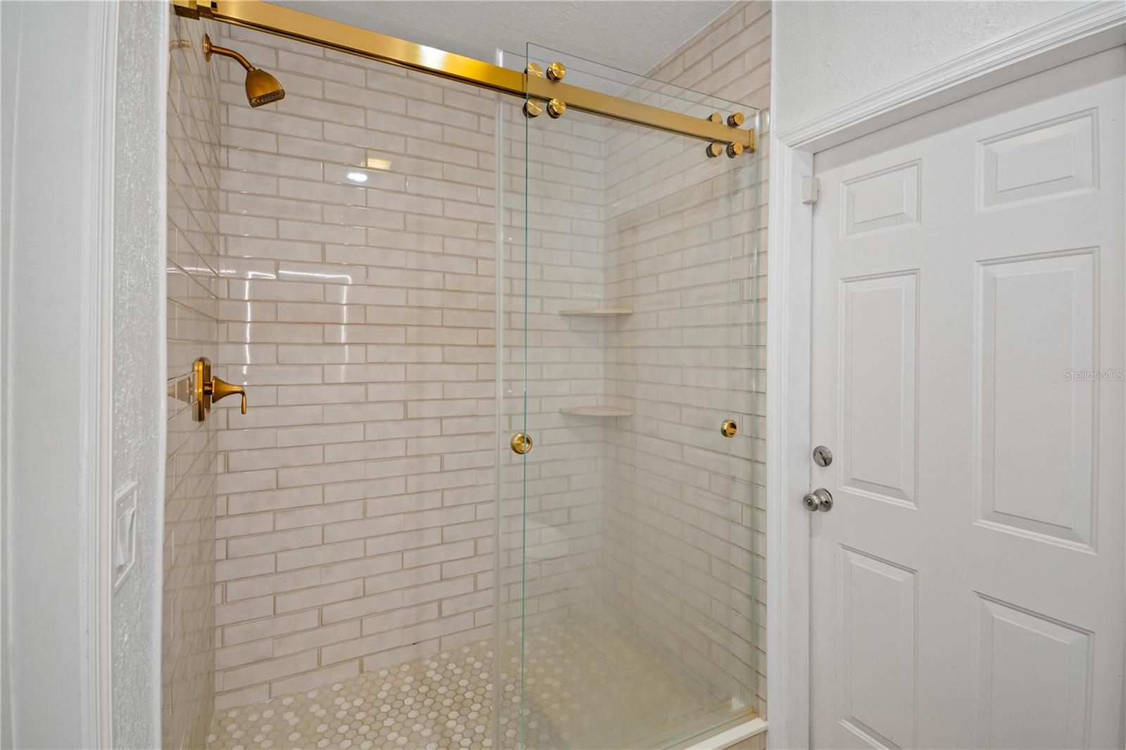 COLLEGE MANOR - Residential