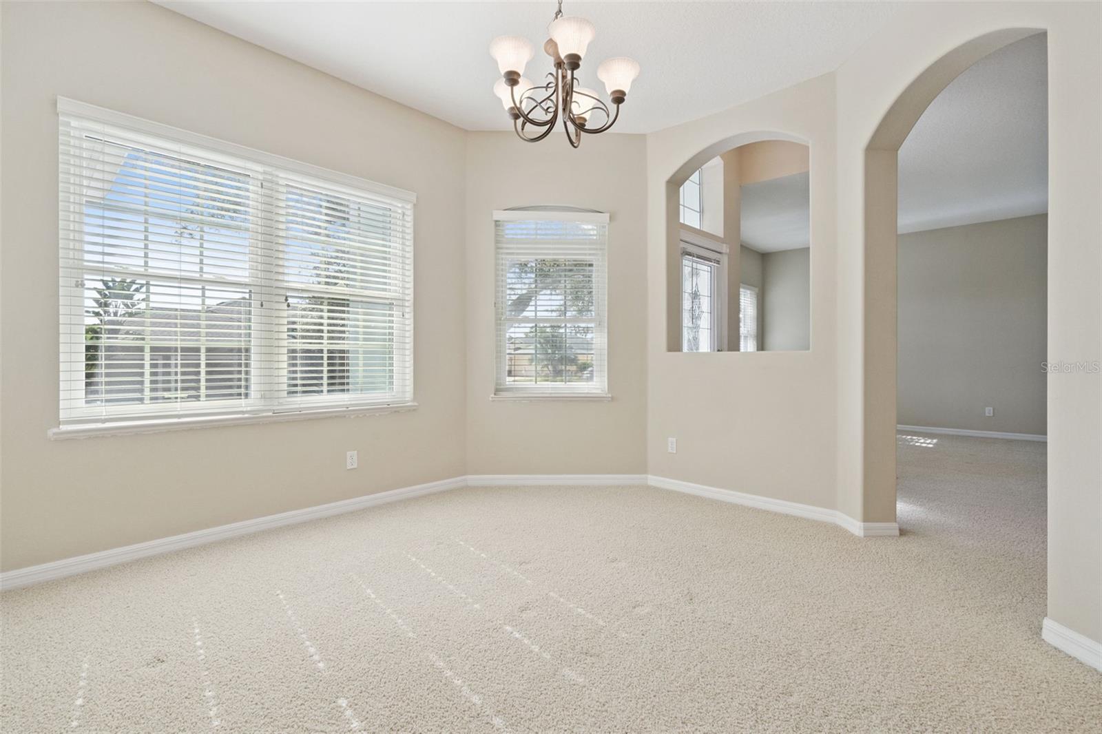 TRADITIONS PH 01 - Residential