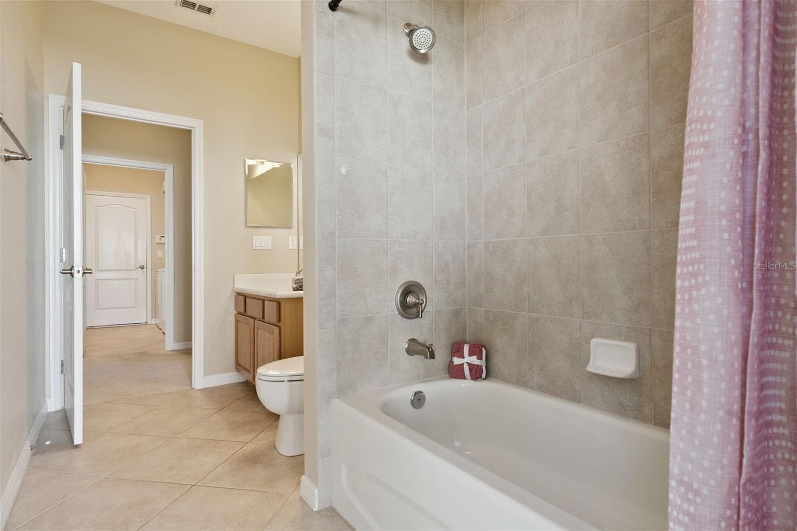 TRADITIONS PH 01 - Residential