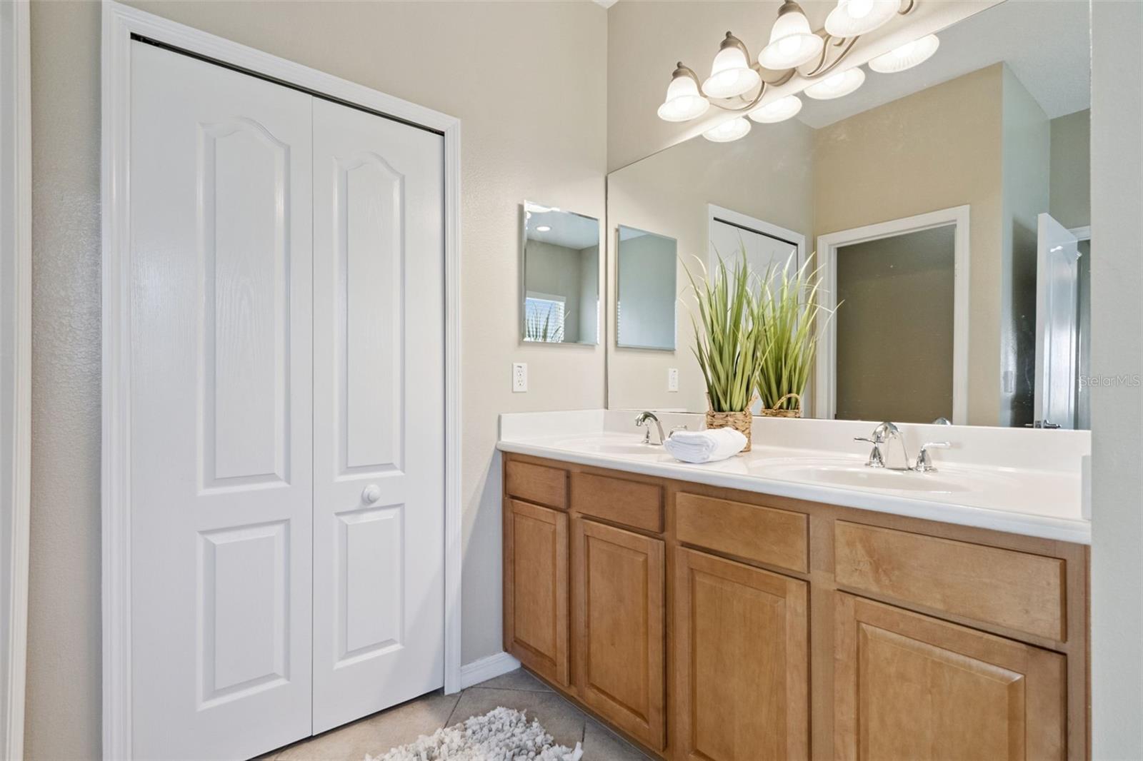 TRADITIONS PH 01 - Residential