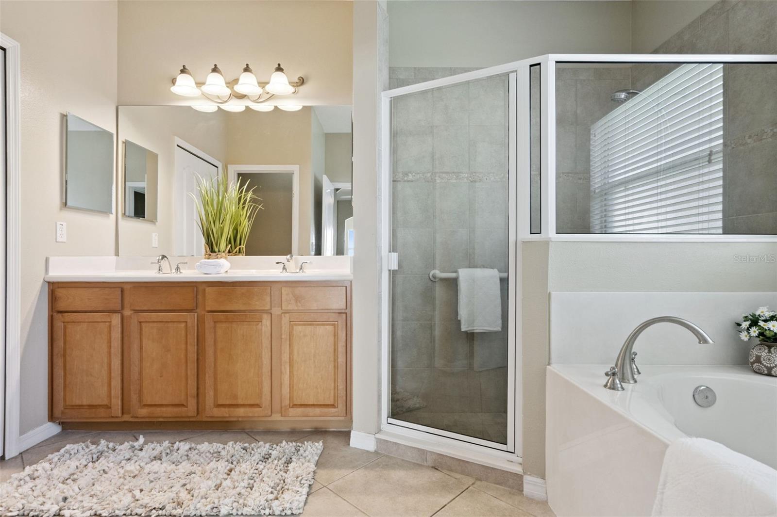 TRADITIONS PH 01 - Residential