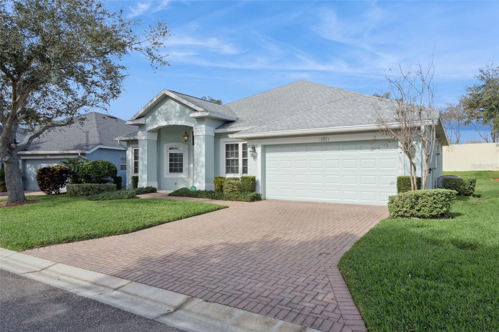 TRADITIONS PH 01 - Residential