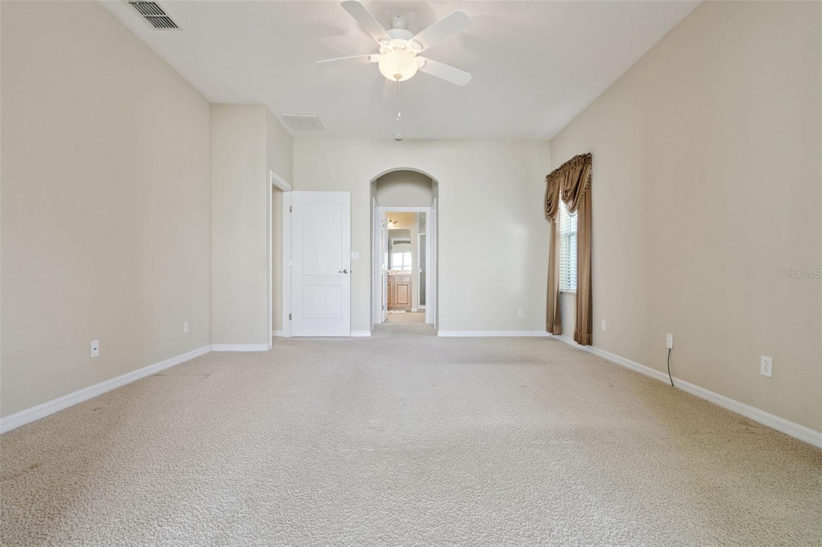 TRADITIONS PH 01 - Residential