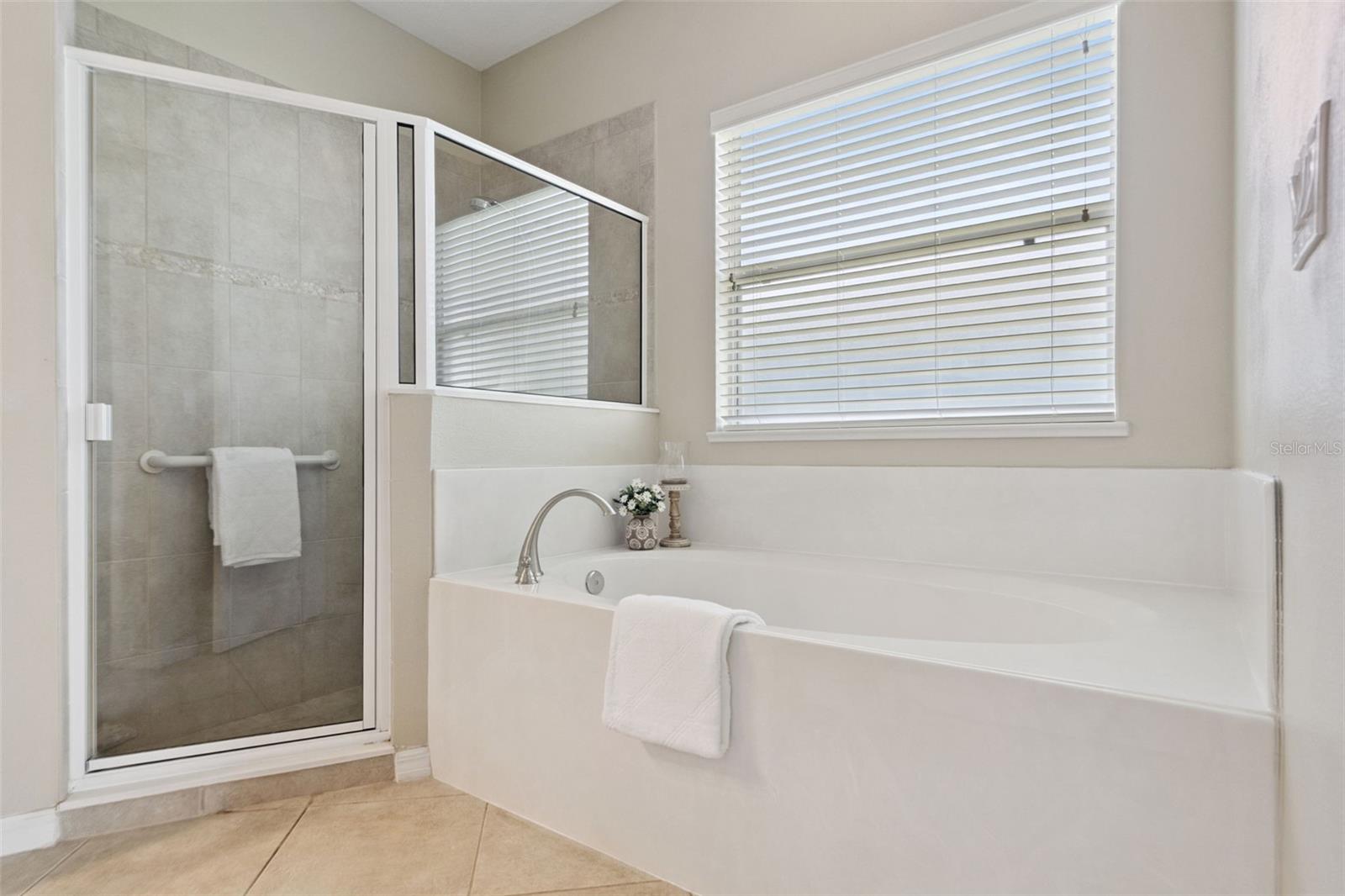 TRADITIONS PH 01 - Residential