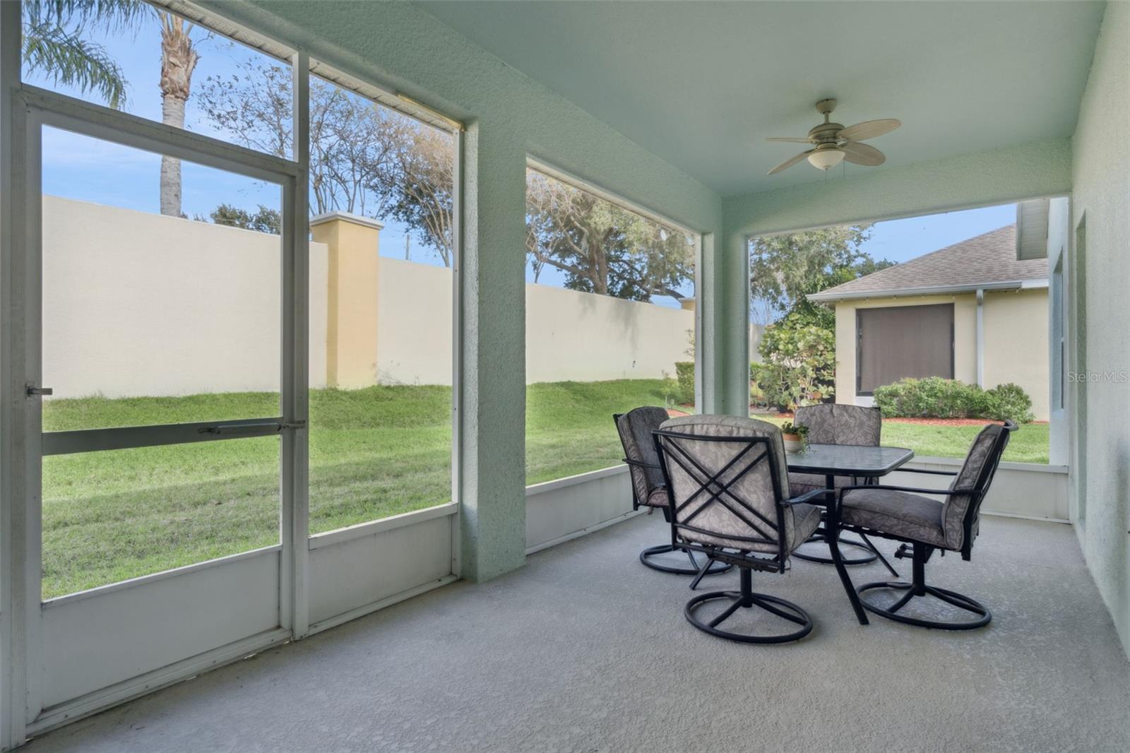 TRADITIONS PH 01 - Residential