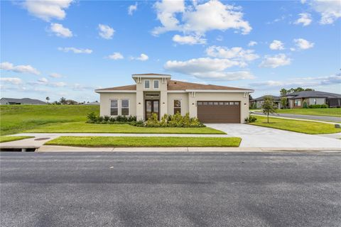 A home in AUBURNDALE