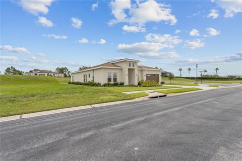 A home in AUBURNDALE