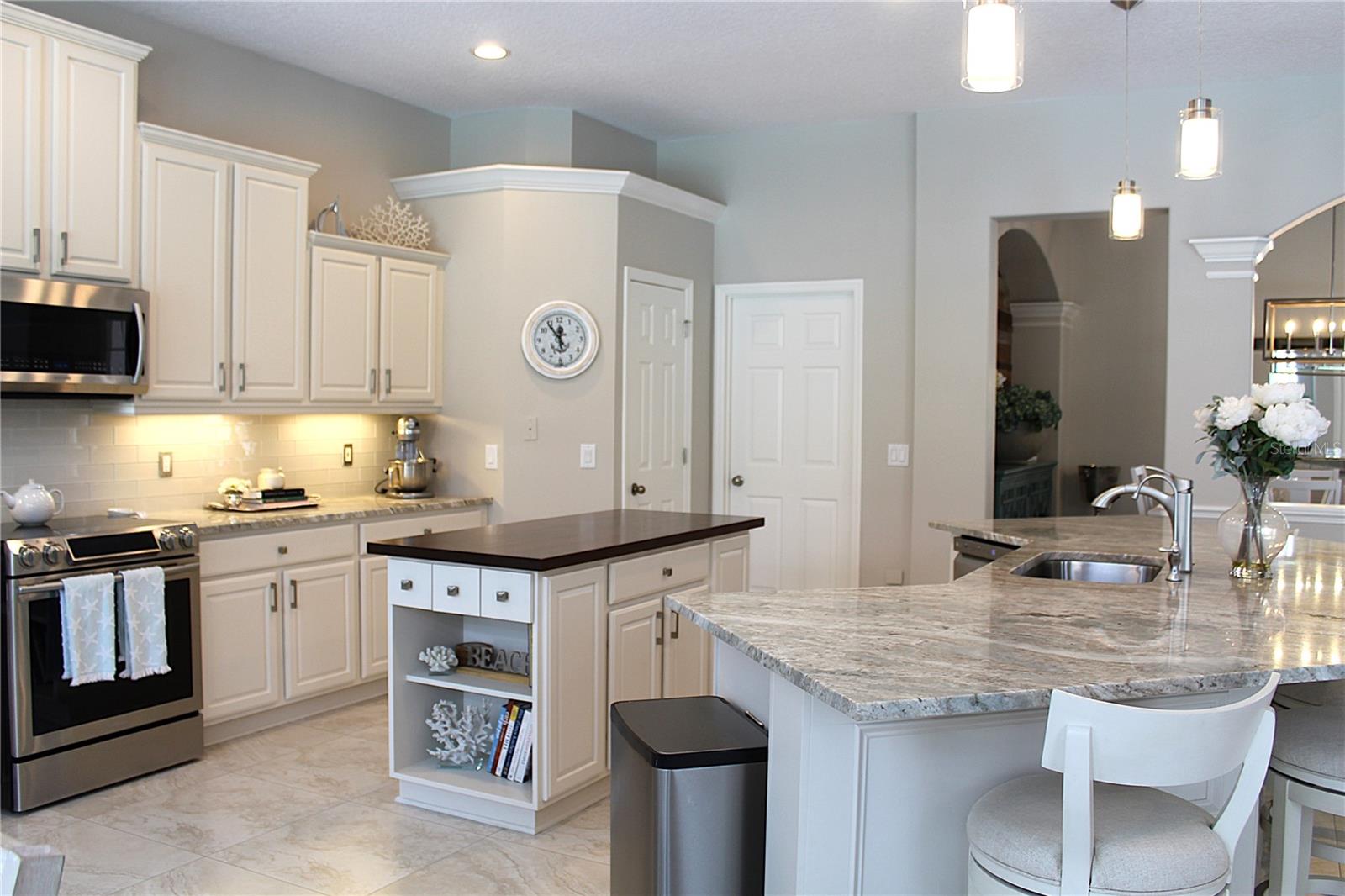 4901 SHORELINE CIRCLE