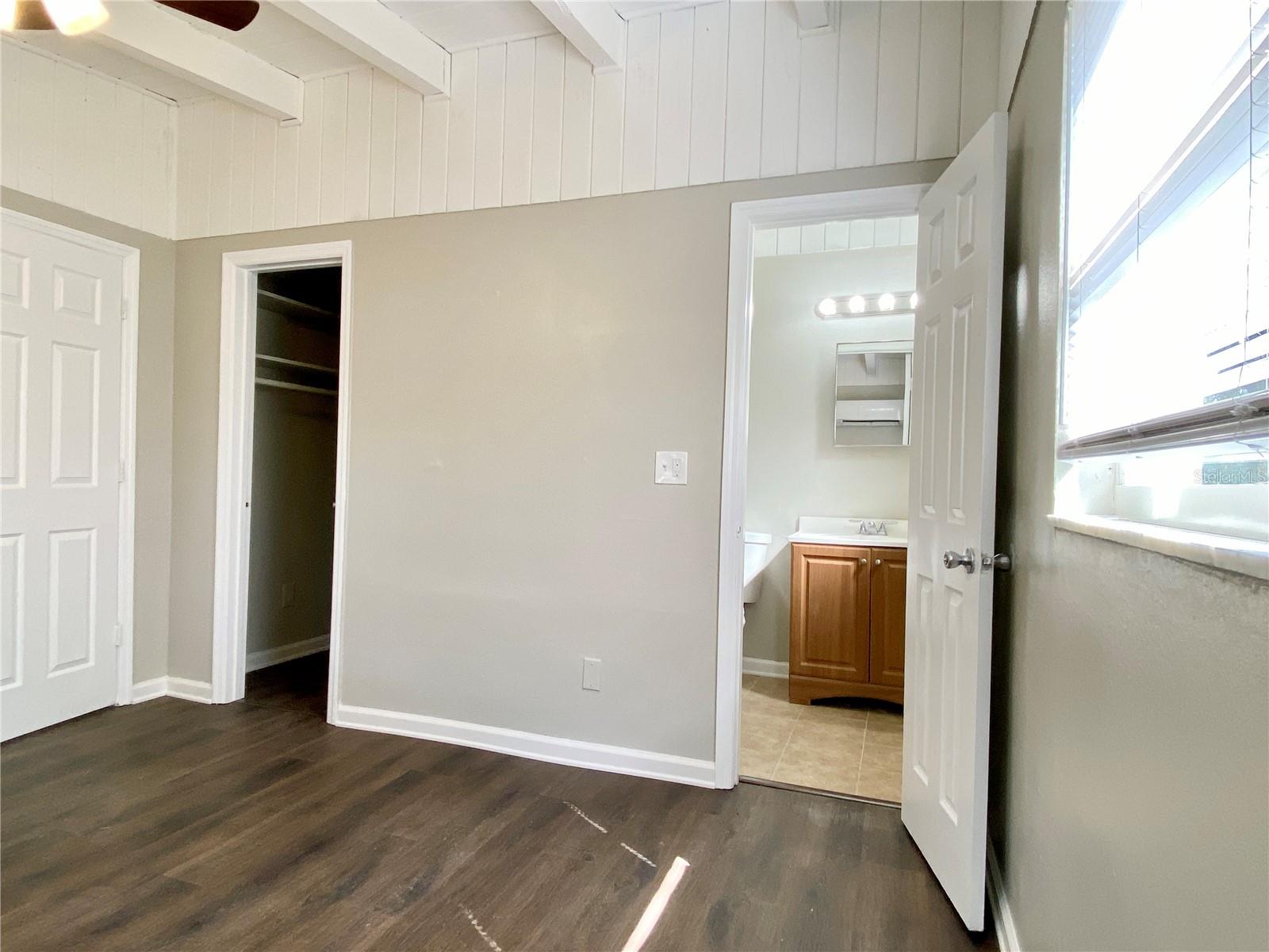 FLOWERS & STUART OAK GROVE S - Residential Income