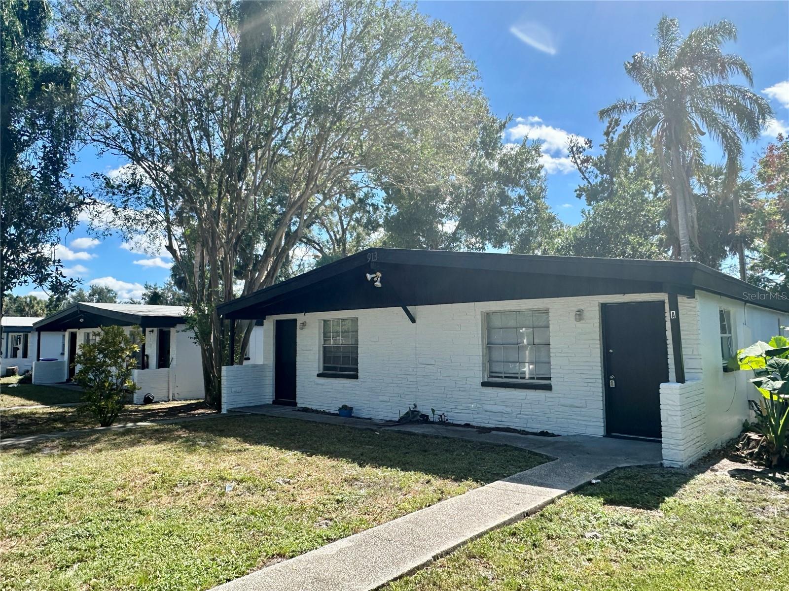 FLOWERS & STUART OAK GROVE S - Residential Income